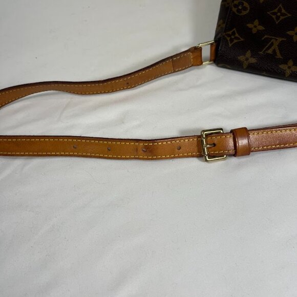 Louis Vuitton - Picture 3 of 13